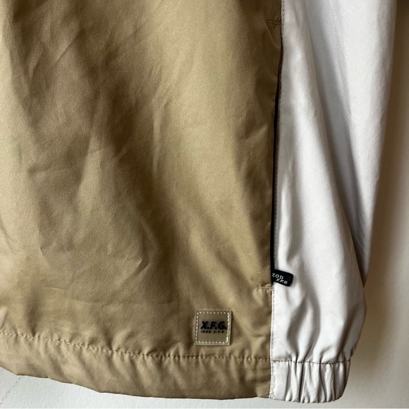 IZOD Men’s Golf Windbreaker Jacket L Beige White Half Zip Pullover Activewear - Picture 3 of 8